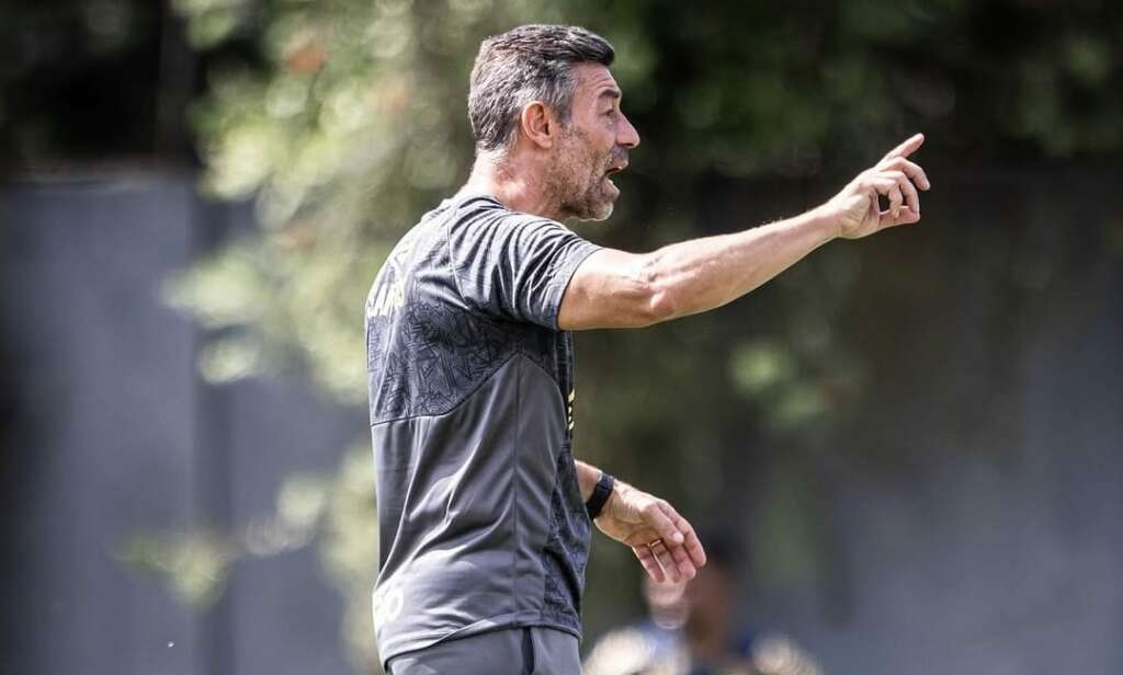 Pedro Caixinha exalta filosofia ofensiva no Santos
