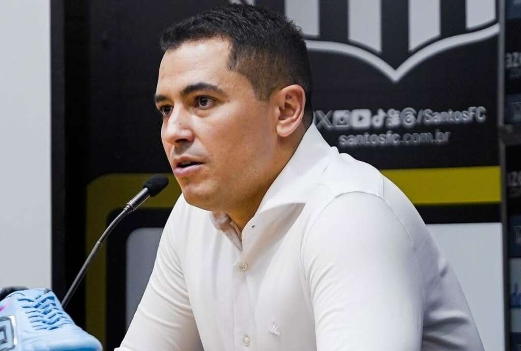 Santos apresenta gerente e coordenador de preparação física