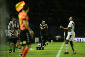 Técnico fala de mudança de estratégia por 'gramado atípico' e foca na reabilitação da Ponte Preta