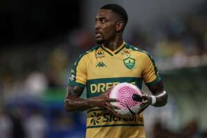 Inter se aproxima de acordo com lateral-esquerdo ex-Cuiabá