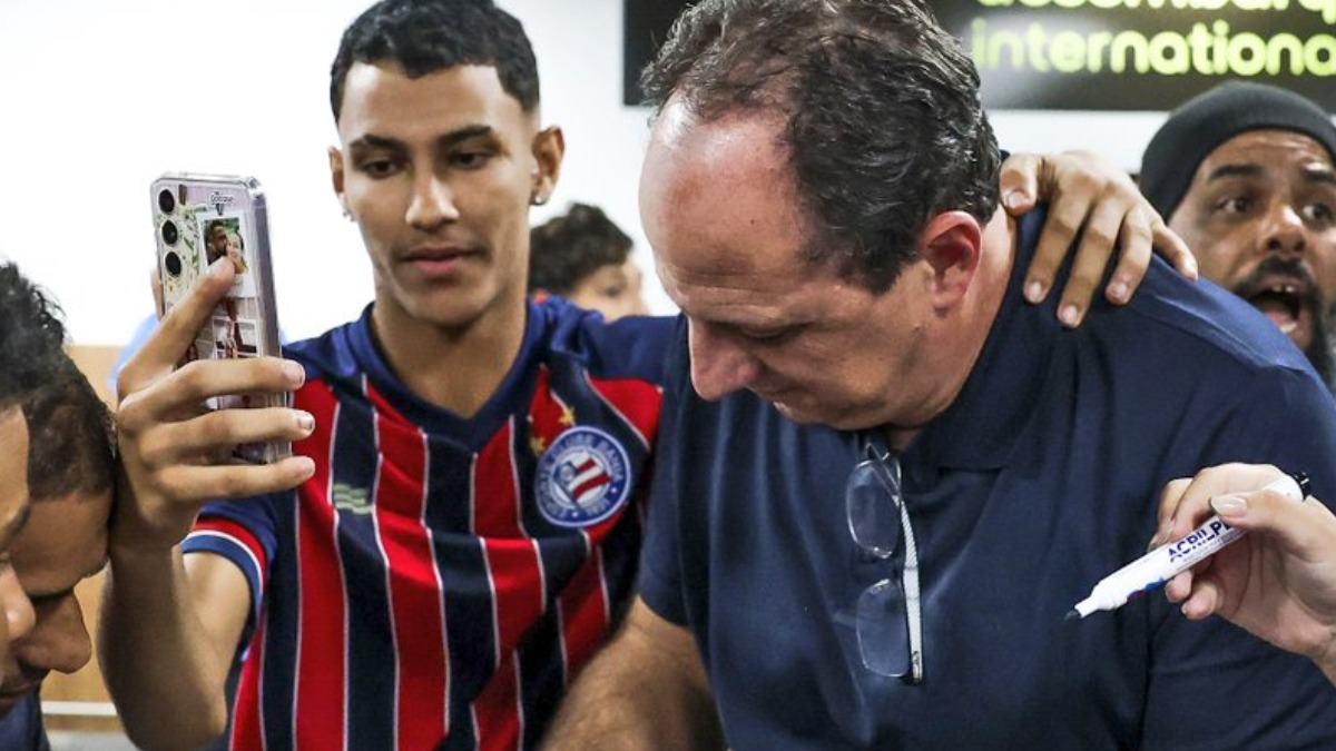 Delegação do Bahia desembarca em Salvador após pré-temporada na Espanha (Foto: Rafael Rodrigues/ECB)