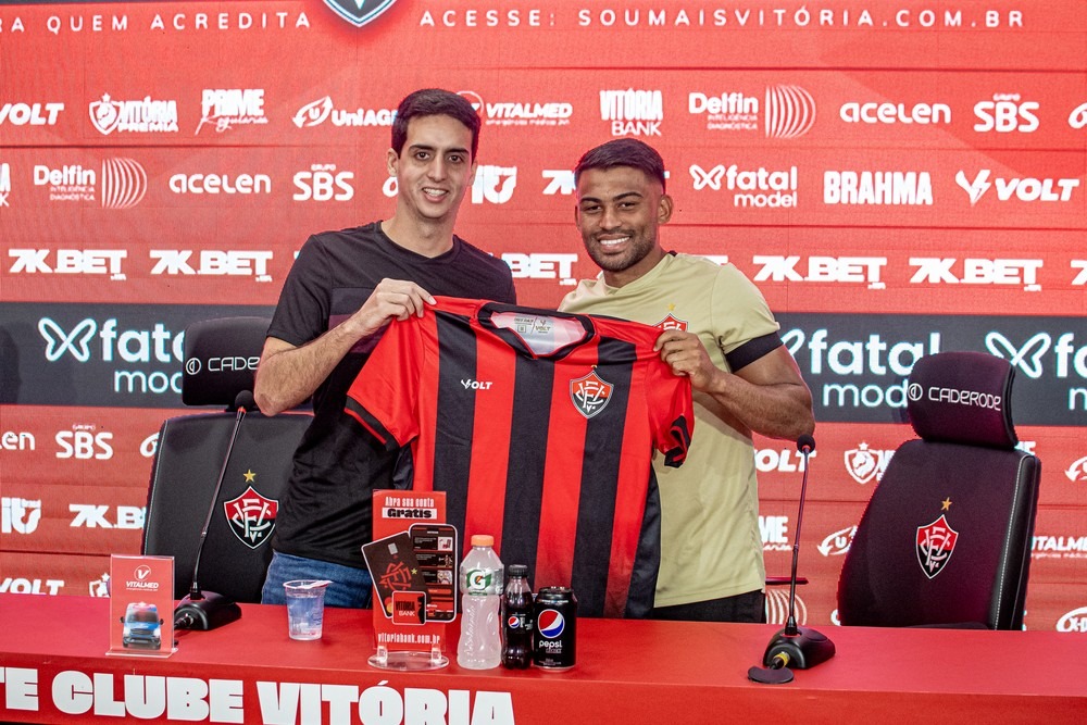 Ronald antecipa corta férias se apresenta ao Vitória nesta quinta (Foto: Victor Ferreira / ECV)