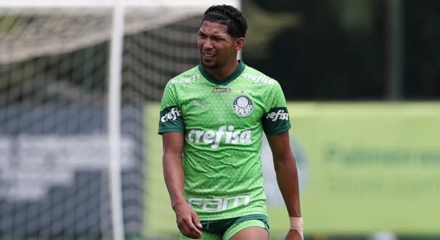 Rony vira problema no Palmeiras