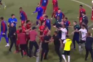 Clássico entre Coritiba e Athletico tem racismo e pancadaria