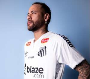 Como foi o 1º dia de Neymar no Santos: viagem, festa, choro ao falar do pai e camisa 10 do Rei