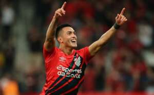 Atlético-MG oferece R$ 36 milhões por atacante do Athletico-PR