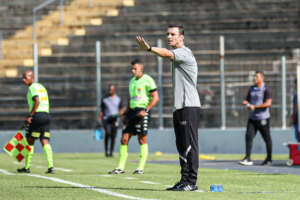 Técnico da Ferroviária assume responsabilidade em derrota para o Capivariano