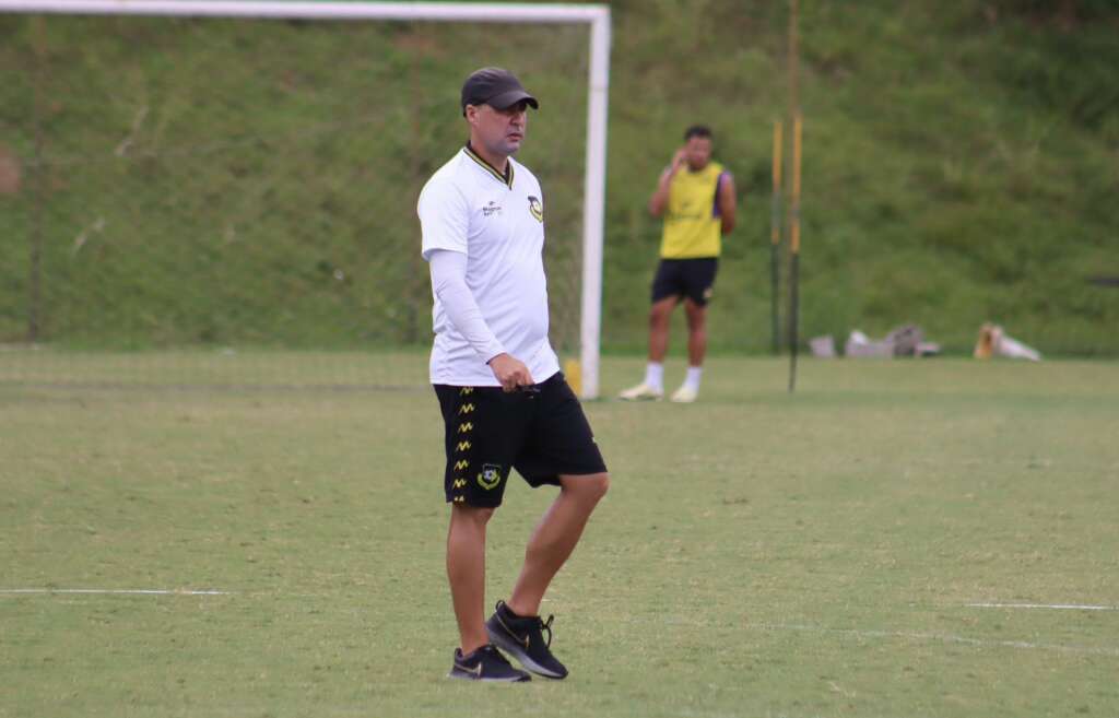 Técnico do São Bernardo projeta “jogo duro” na estreia do Paulistão