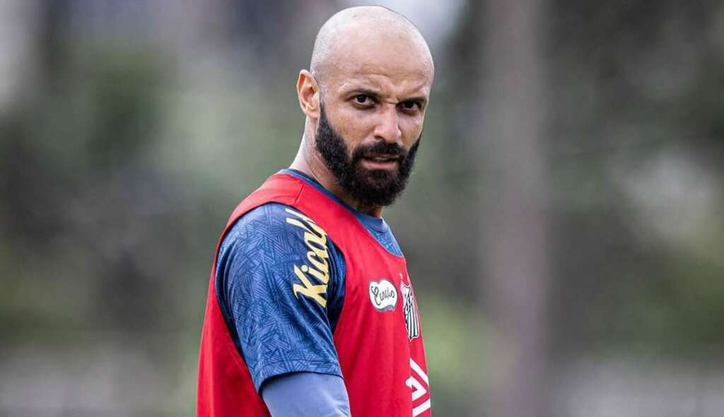 Filho de Robinho participa de treino e Santos tem sete desfalques