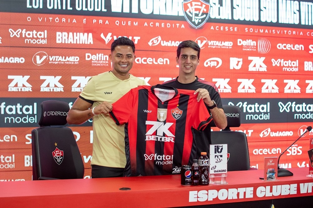 Val Soares reforça Vitória e projeta disputa por espaço no elenco (Foto: Victor Ferreira/EC Vitória)