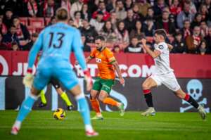 Goleiro falha nos acréscimos e Valencia termina 1º turno do Espanhol na lanterna