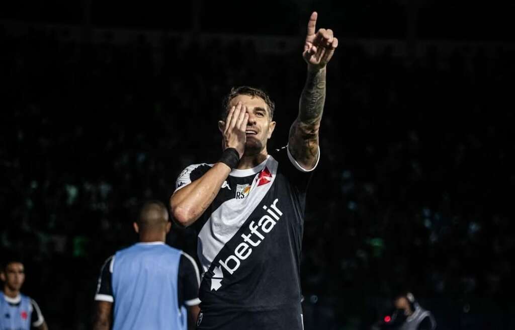 Vasco planeja renovar contratos de Léo Jardim e Vegetti