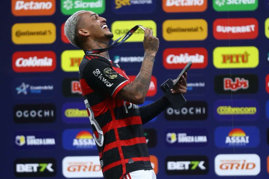 Flamengo recusa proposta do Aston Villa por Wesley