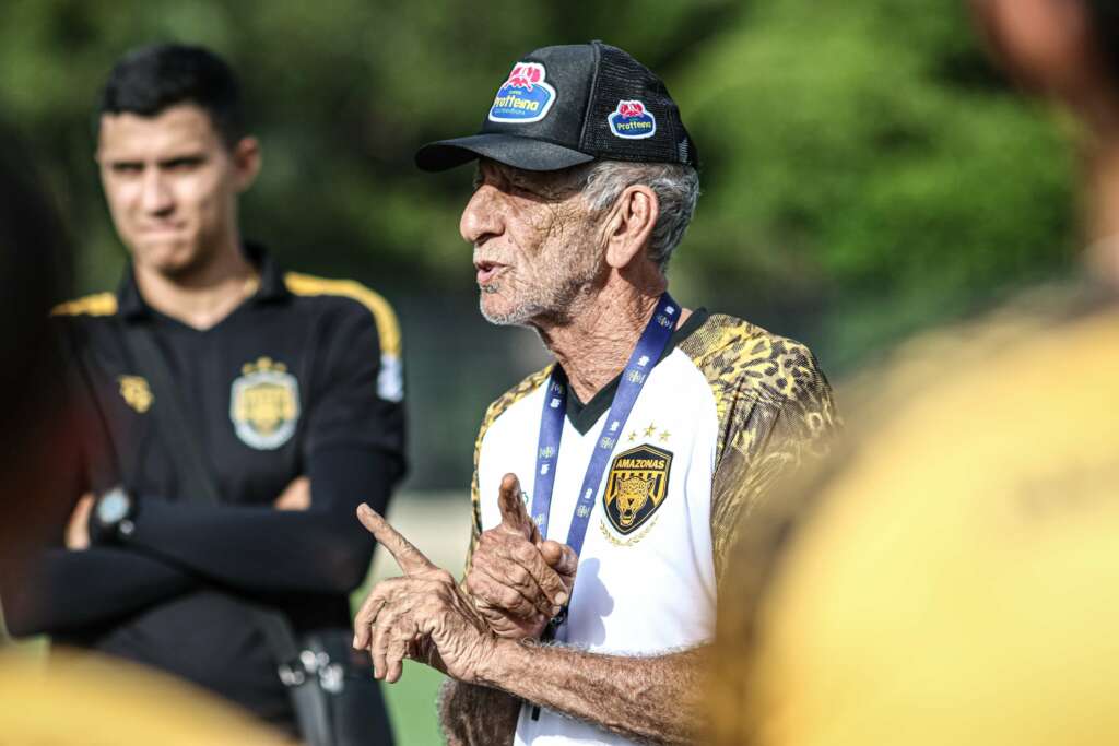 Técnico do Amazonas indica aposentadoria: “Esse ano vai ser o último”