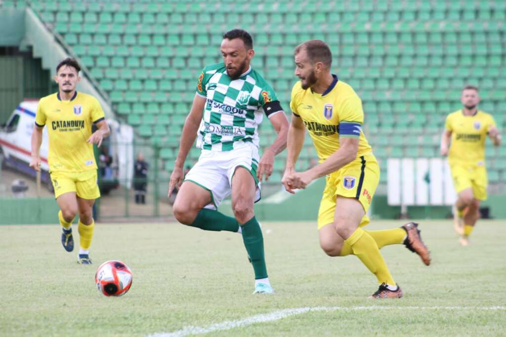 Rio Preto 3 x 0 Catanduva - Jacaré estreia com o pé direito contra o Santo 2 Rio Preto x Catanduva Série A3
