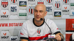 Técnico do Botafogo-SP avalia pré-temporada e se diz ansioso por estreia