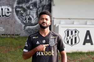 Lateral reclama de dores na coxa e pode virar desfalque na Ponte