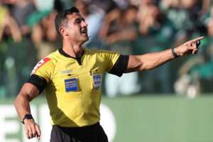 Criciúma x Joinville terá jogo sem VAR pelo Catarinense e arbitragem de Bráulio Machado