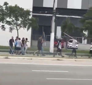 Torcedores de São Paulo e Corinthians brigam antes do clássico