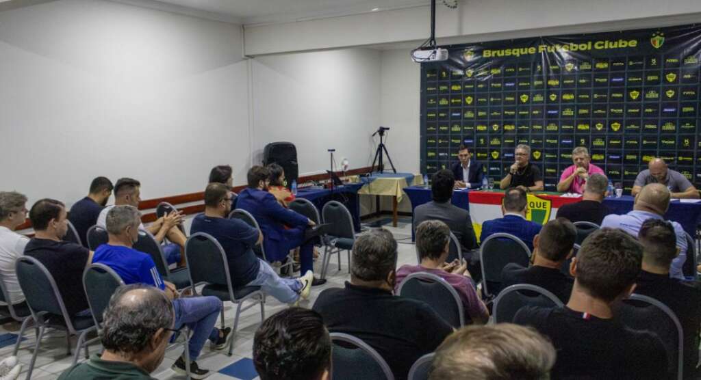 Brusque oficializa venda de 90% da SAF para grupo português e projeta estádio e CT