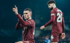 Manchester City faz 6 a 0 e sobe para 4º no Inglês