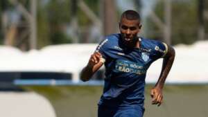 Atacante Cléber supera caso de doping e busca conquistar títulos pelo Avaí