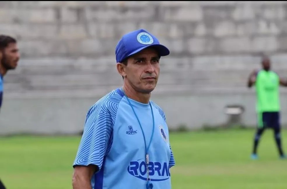 Elenílson Santos retorna ao Coruripe após saída do técnico Gilmar Batista (Foto: Divulgação/Cruzeiro de Arapiraca)