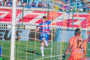 CEARENSE: Fortaleza larga com pé direito