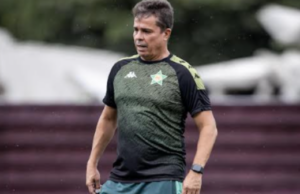 Campeão da Série D, Retrô-PE negocia com técnico Evaristo Piza