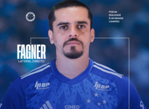 Cruzeiro oficializa o corintiano Fagner e o meia Eduardo, ex-Botafogo