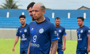 Após titulo no Piauí, atacante Tiago se destaca na vitória do Goiatuba diante do Goiás