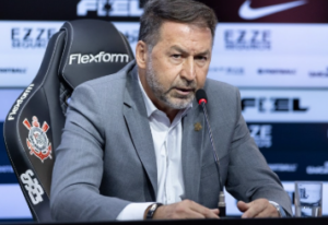 Conselho do Corinthians aprova admissibilidade, mas votação de impeachment de Melo é adiada