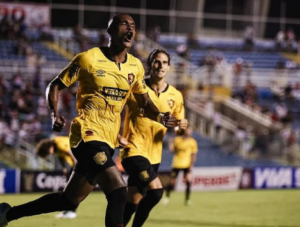 Em sua estreia pelo Sport, lateral brilha com gol e assistência