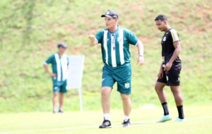 Paulo Roberto deixa Uberlândia invicto e com melhor início de campeonato após uma década