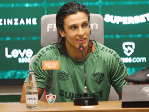 Canobbio é apresentado no Fluminense e se empolga: 'Armadura caiu bem'