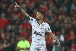 Ex-mulher de Allan, do Flamengo, registra BO por violência doméstica contra o jogador