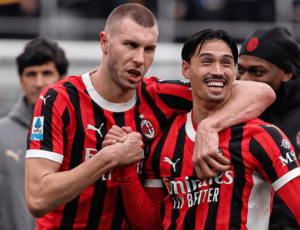 Milan faz dois nos acréscimos, vira sobre o Parma e volta a vencer no Italiano