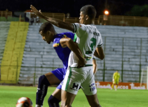 Paulistão Série A3: Lateral da Francana celebra gol nos acréscimos