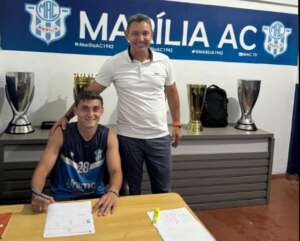 Paulistão Série A3: Volante de 21 anos posta foto assinando com o Marília