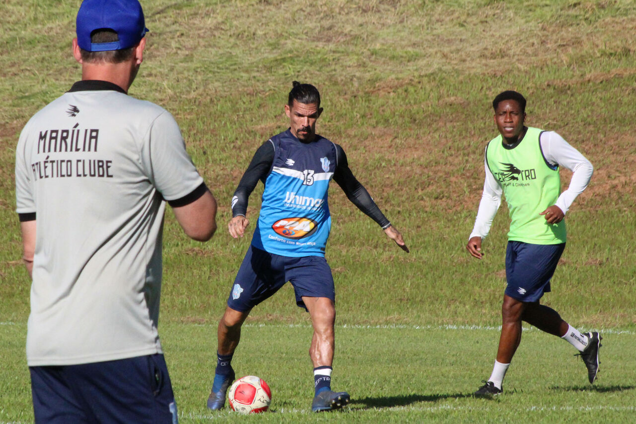 Meia Rodrigo Andrade será um dos 11 titulares neste sábado (25) (Foto: Edio Jr. / Jornal da Manhã)