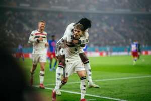 Manchester United garante vaga nas oitavas da Liga Europa; Roma vai jogar playoffs