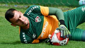 Fluminense renova contrato do goleiro Vitor Eudes, reserva de Fábio, até 2027