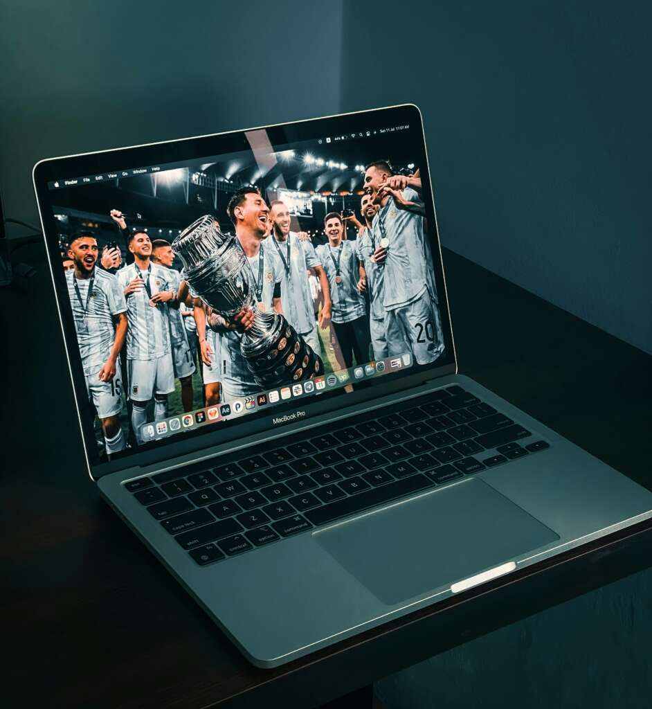 Como escolher o melhor notebook para assistir jogos ao vivo