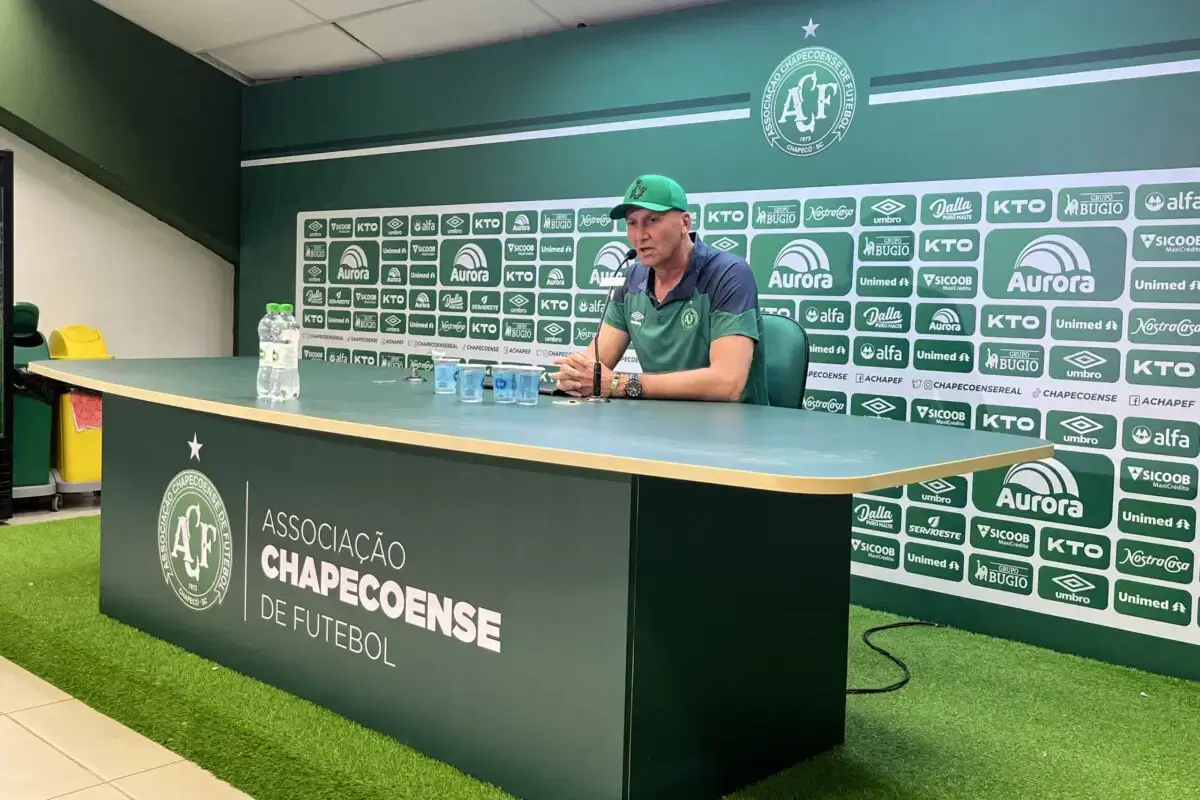 Chapecoense não vence há quatro rodadas e Dal Pozzo avalia mudanças 1 Chapecoense Gilmar Dal Pozzo