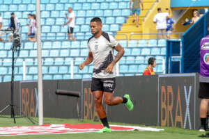 Atacante do Figueirense não se firma e Thiago Carvalho não descarta mudanças