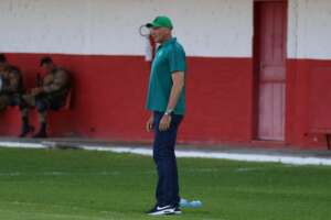 Técnico da Chapecoense quebra a cabeça e ainda não tem escalação para última rodada