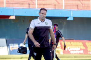 Sem repetir a escalação, Figueirense segue com defesa vulnerável