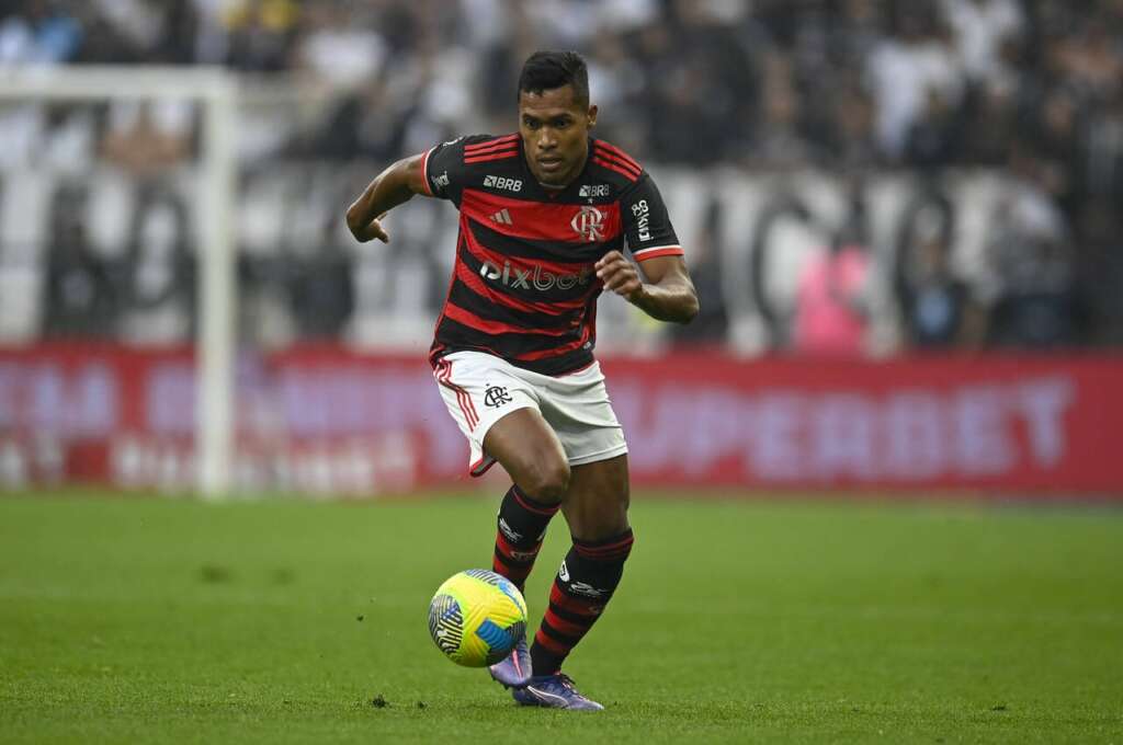 Alex Sandro tem lesão muscular de grau 1 detectada e desfalca o Flamengo por três semanas (Foto: Marcelo Cortez/Flamengo)