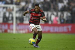 Alex Sandro tem lesão muscular  e desfalca o Flamengo por três semanas