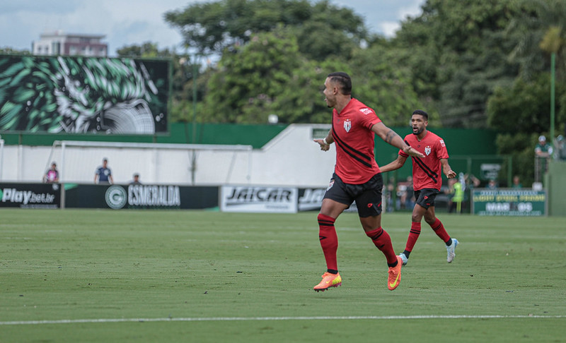 GOIANO: Atlético bate Goiás e Anápolis assume a liderança 3 Atletico GO bate Goias no Campeonato Goiano 4 1